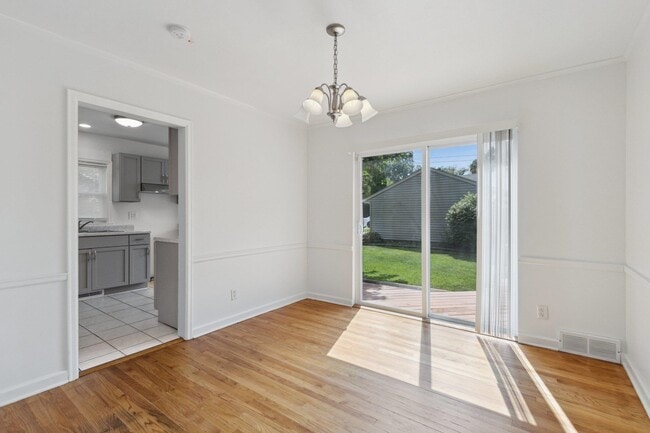 Building Photo - 504 Roland Ave