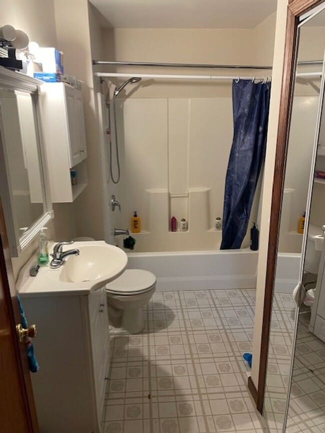 Building Photo - 2 Bedroom, 1 Bath Single Family Home with ...