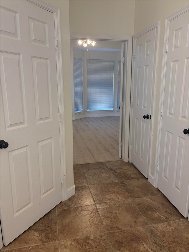 Building Photo - 22 E Sterling Pond Cir