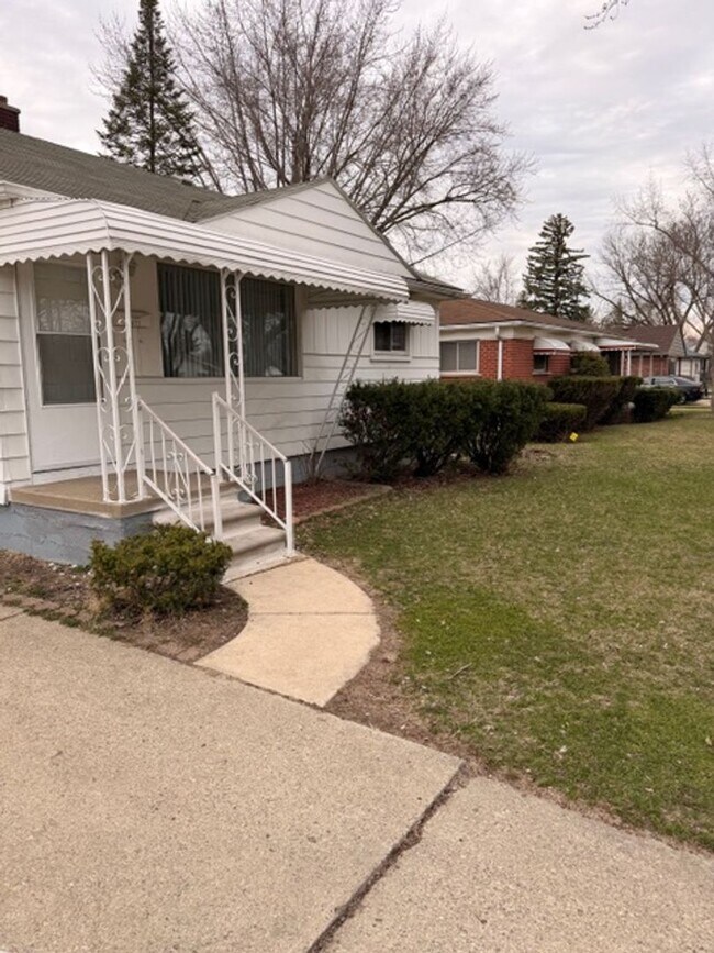 Building Photo - Freshly Transformed 3 Bed Home with Modern Upgrades!