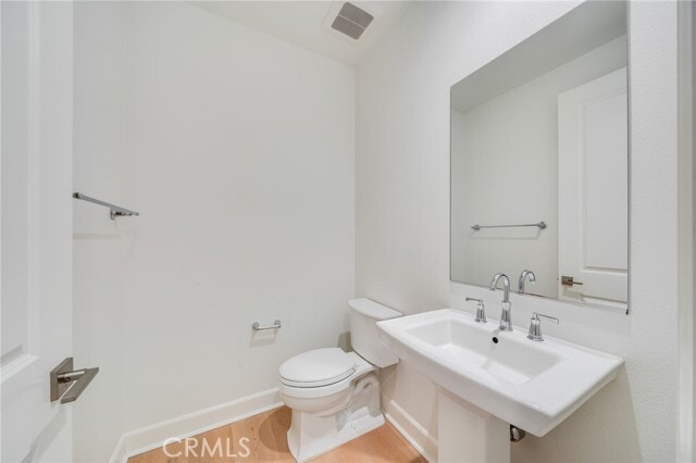 Building Photo - 64 Meander