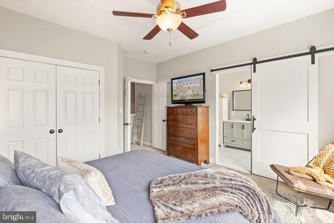 Building Photo - 10136 Pale Rose Loop