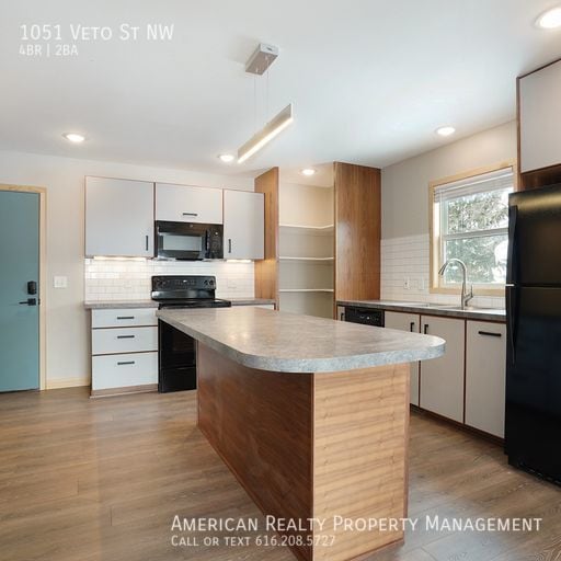 Building Photo - 1051 Veto St NW