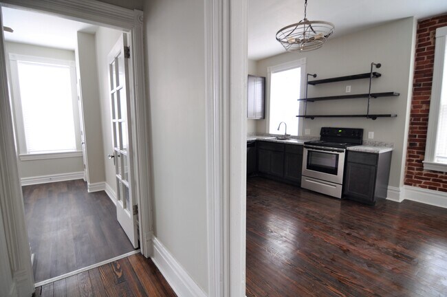 Building Photo - 2711 Arsenal St