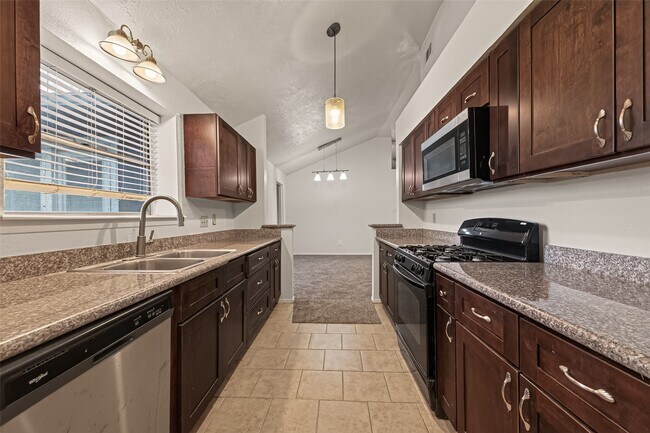Building Photo - 2714 S Brompton Dr