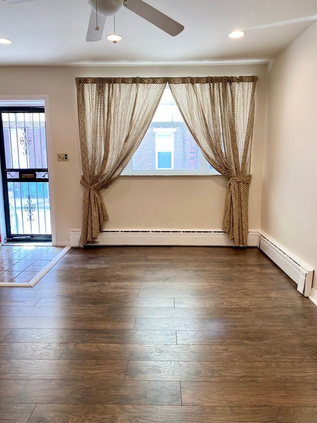 Building Photo - Stunning 2-Bedroom Townhouse in South Philadelphia Available August 1st!
