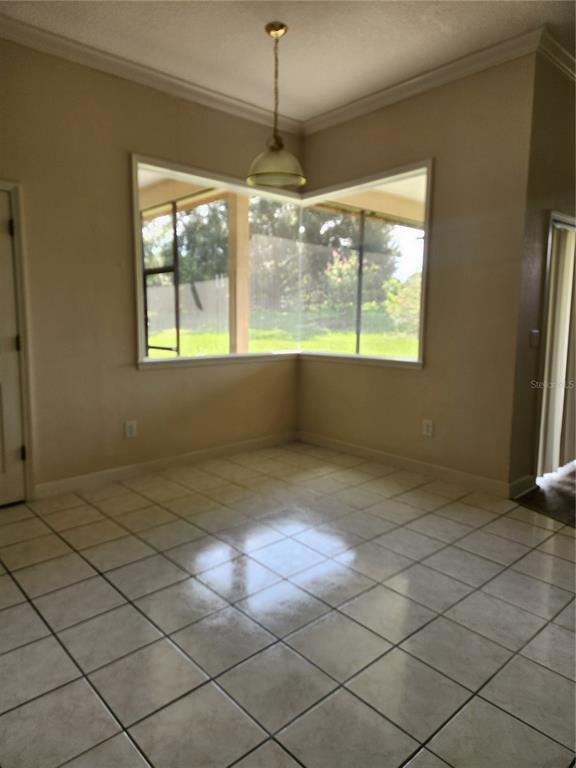 Building Photo - 15404 Thoroughbred Ln
