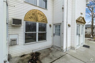 Building Photo - 1608 Sweet Home Rd