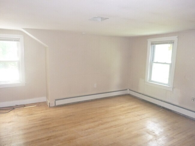 Building Photo - 2 W Boylston St
