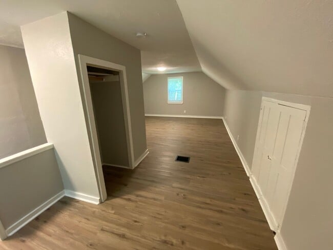 Building Photo - Fully Remodeled House!