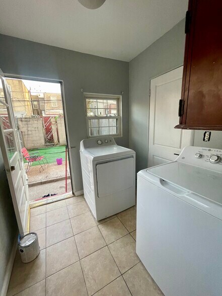 Building Photo - 3033 Chatham St