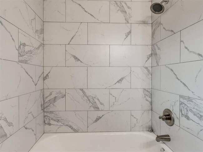 Building Photo - 1639 Westbrooke Terrace