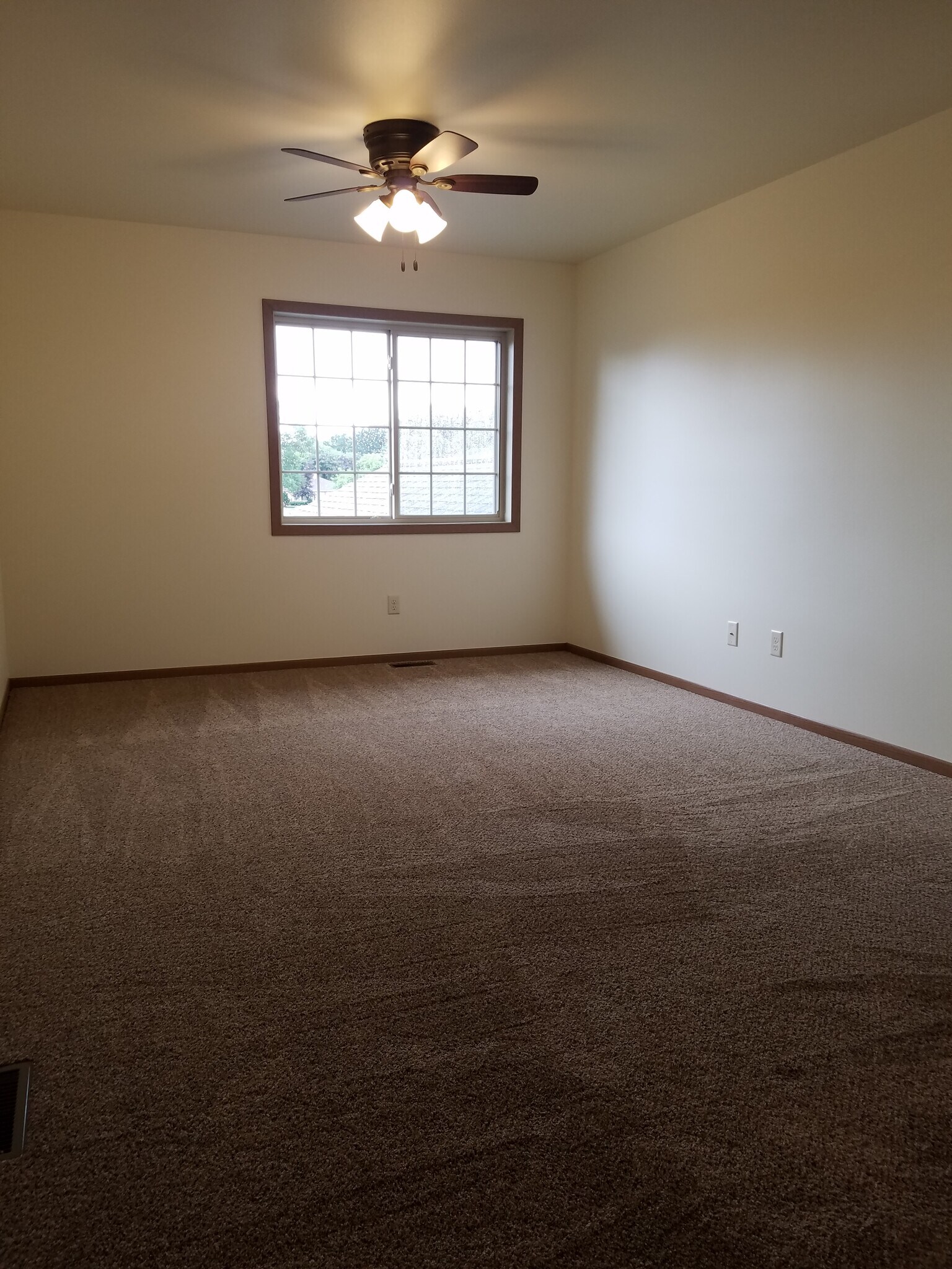 1st Upper Bedroom - 1500 E Clairemont Ave