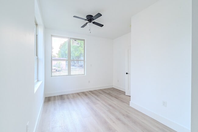 Building Photo - Rooftop Living Steps from Greenville Ave | 3BR/3.5BA Townhome