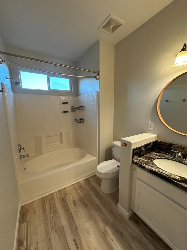 Building Photo - 721 W Fontaine Ln