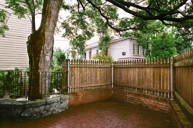 Building Photo - 6415 Howe St