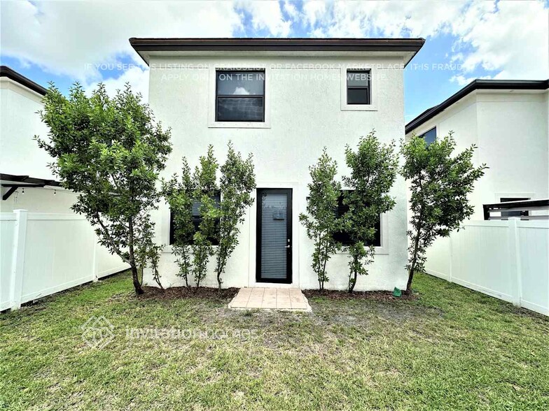 Building Photo - 3445 W 110th St