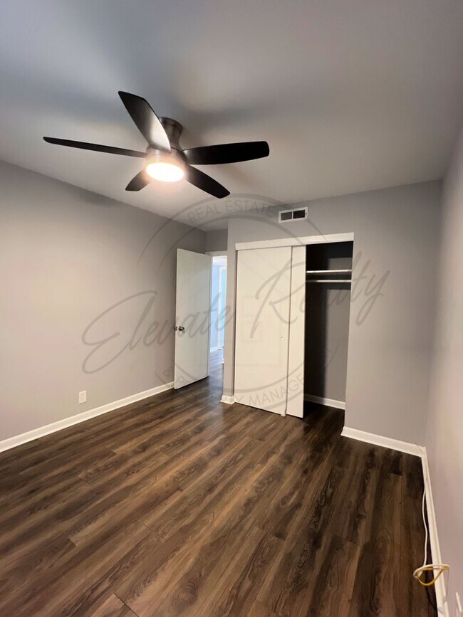 Building Photo - Bright and Airy Second-Floor Apartment with Upgrades and Pet Friendly!