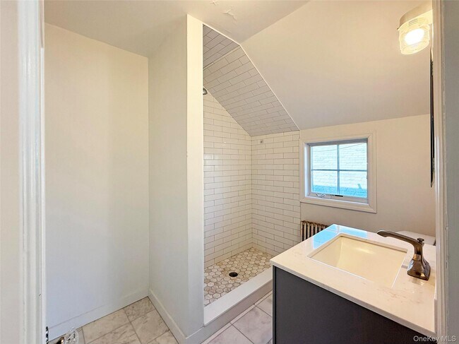 Building Photo - 495 Montauk Hwy