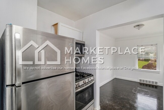 Building Photo - 15411 Mansfield St