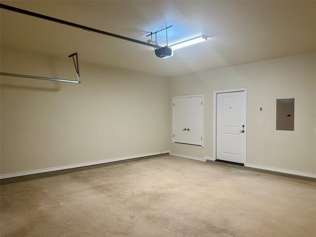 Building Photo - 515 War Admiral Dr