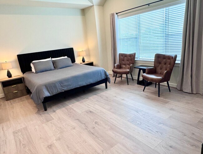 Building Photo - 131 Eastwood St