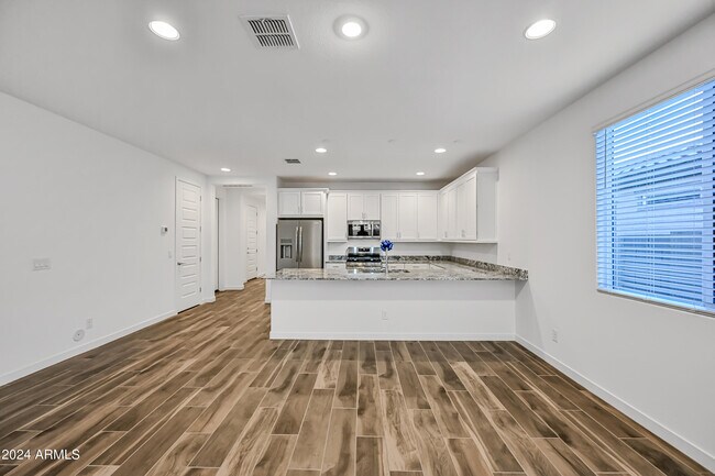 Building Photo - 7574 W Jackrabbit Ln