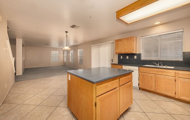 Building Photo - Spacious Home with Loft and Big Backyard