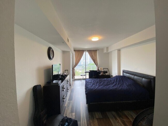 Building Photo - 1830 Radius Dr