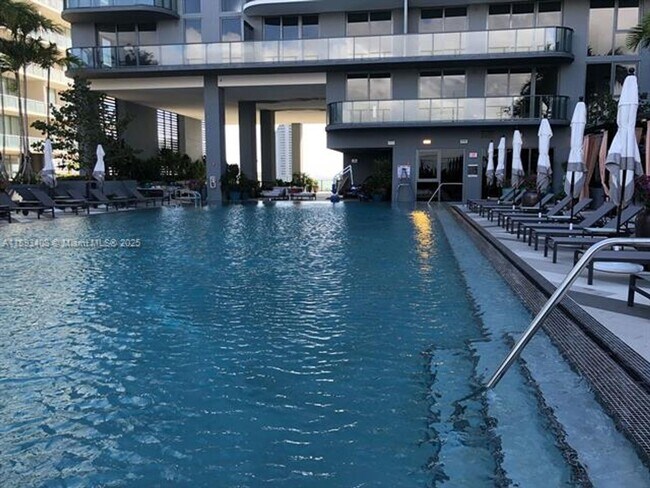 Building Photo - 121 NE 34th St