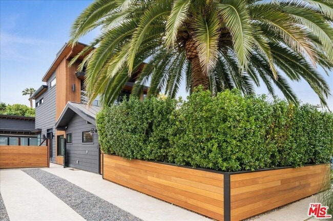 Building Photo - 4027 Moore St