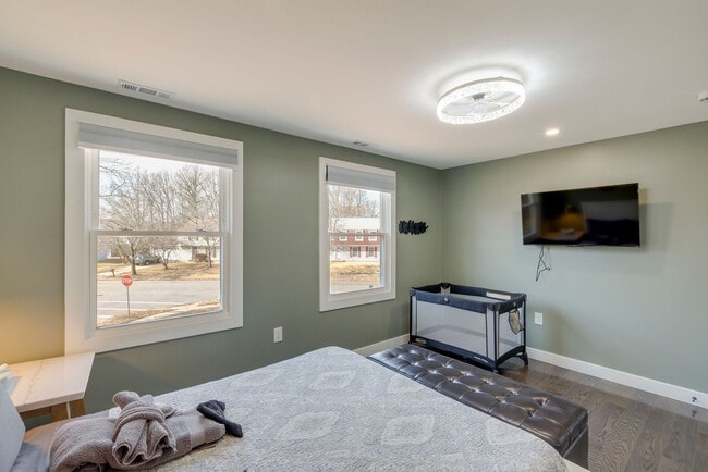 Building Photo - 500 Shelfar Pl