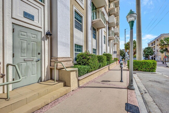 Primary Photo - 610 Clematis St