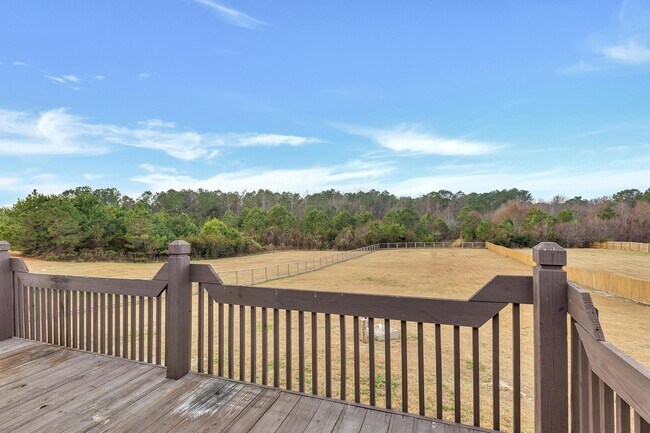 Building Photo - 213 E Ridge Ct