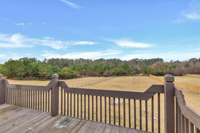 Building Photo - Modern Farmhouse Style with LARGE fenced yard