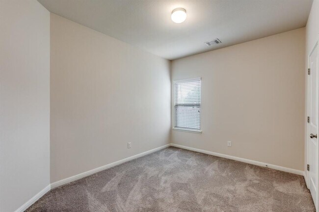 Building Photo - 20037 Navarre Terrace