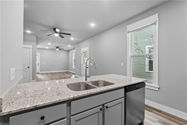 Building Photo - 772 S Locust Ave