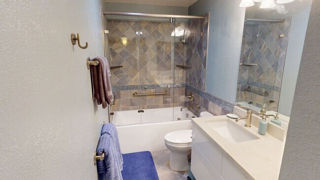 Building Photo - Great LOCATION | Close to Orange Ave & Beach