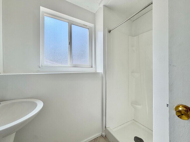 Building Photo - 9900 S Darin Dr
