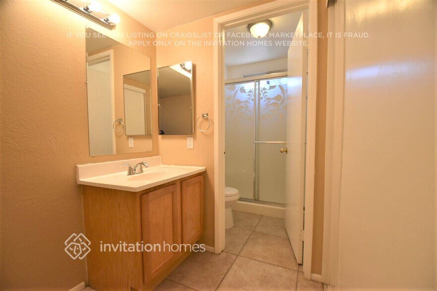 Building Photo - 3410 N 90th Dr