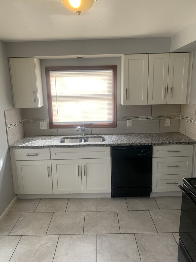 Building Photo - 6328 N 36th Ave