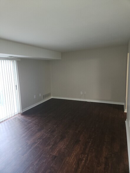Building Photo - 1025 Oaklyn Ct