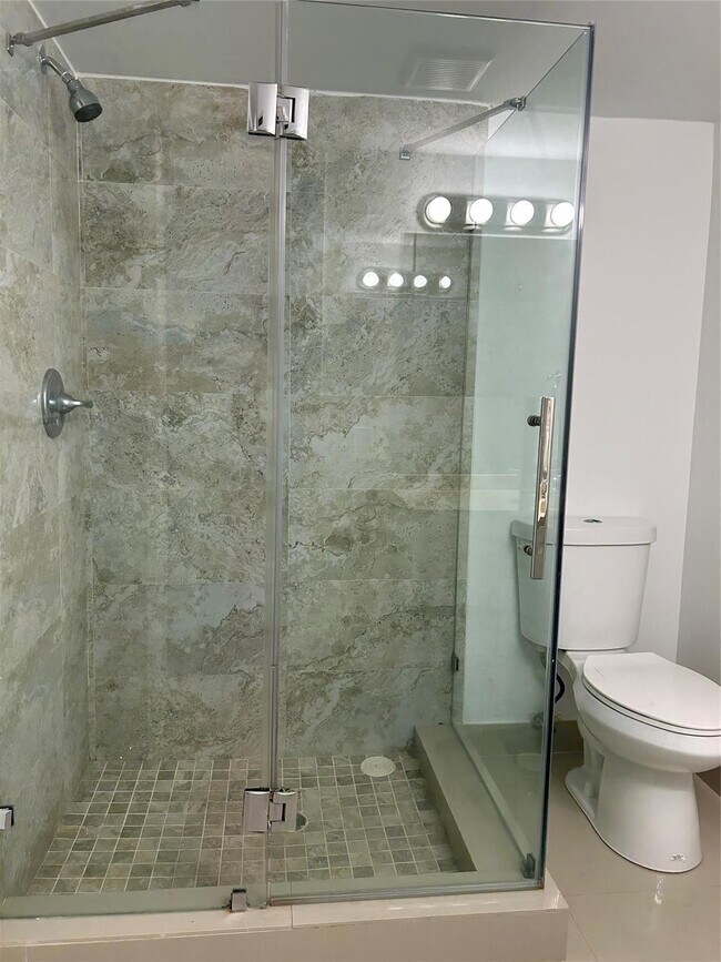 Building Photo - 2800 NE 14th Street Causeway