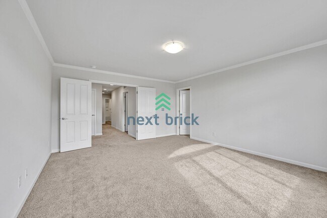 Building Photo - Bothell 5BR 3Bath-on a quiet neighborhood with smart upgrades + EV charging