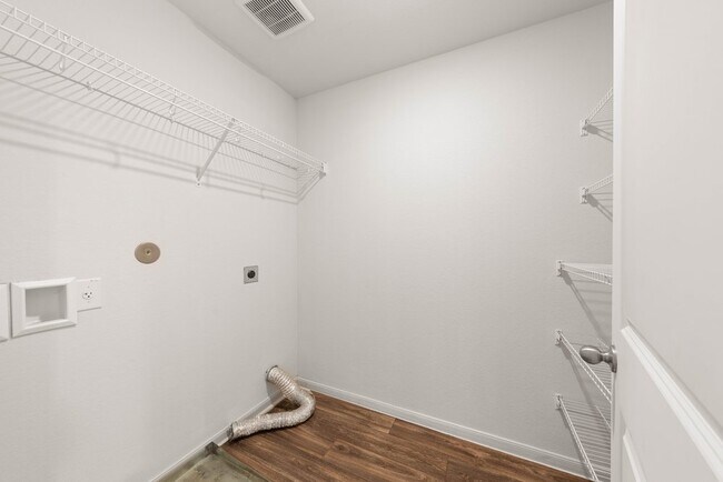 Building Photo - Spacious 4-Bed Home with Island Kitchen & Fenced Yard in Converse – 2,205 Sq Ft!