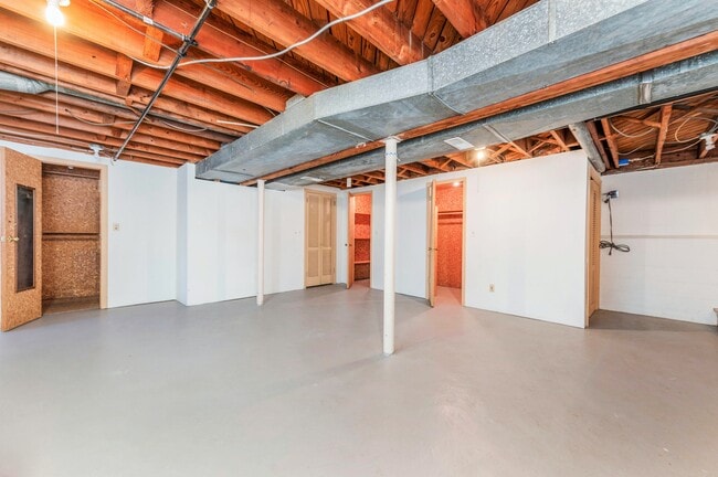 Building Photo - 115 Essex Rd
