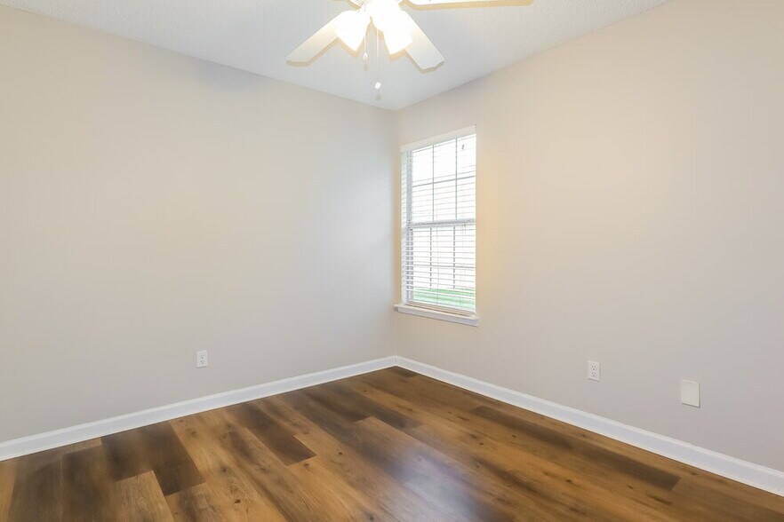 Building Photo - 11250 Hudderfield Cir S