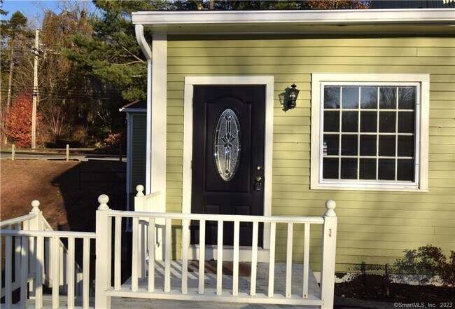 Building Photo - 159 Main St