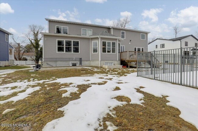 Building Photo - 475 Monmouth Pl