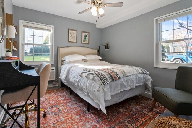 Building Photo - Plug and Play Luxury Condo Next to the Metro: Parking & Utilities Included